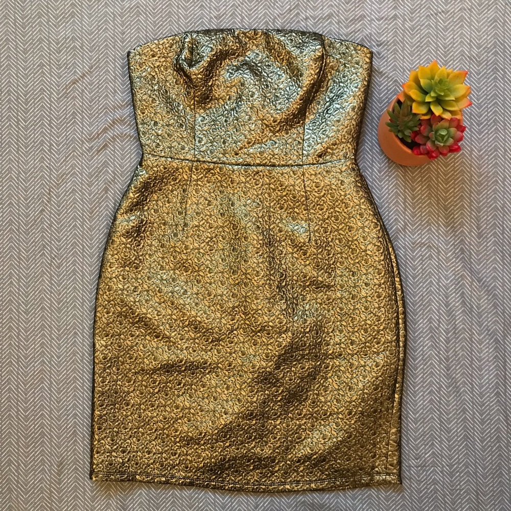 💕HP💕 L & T Design Lab Gold Strapless Mini Dress